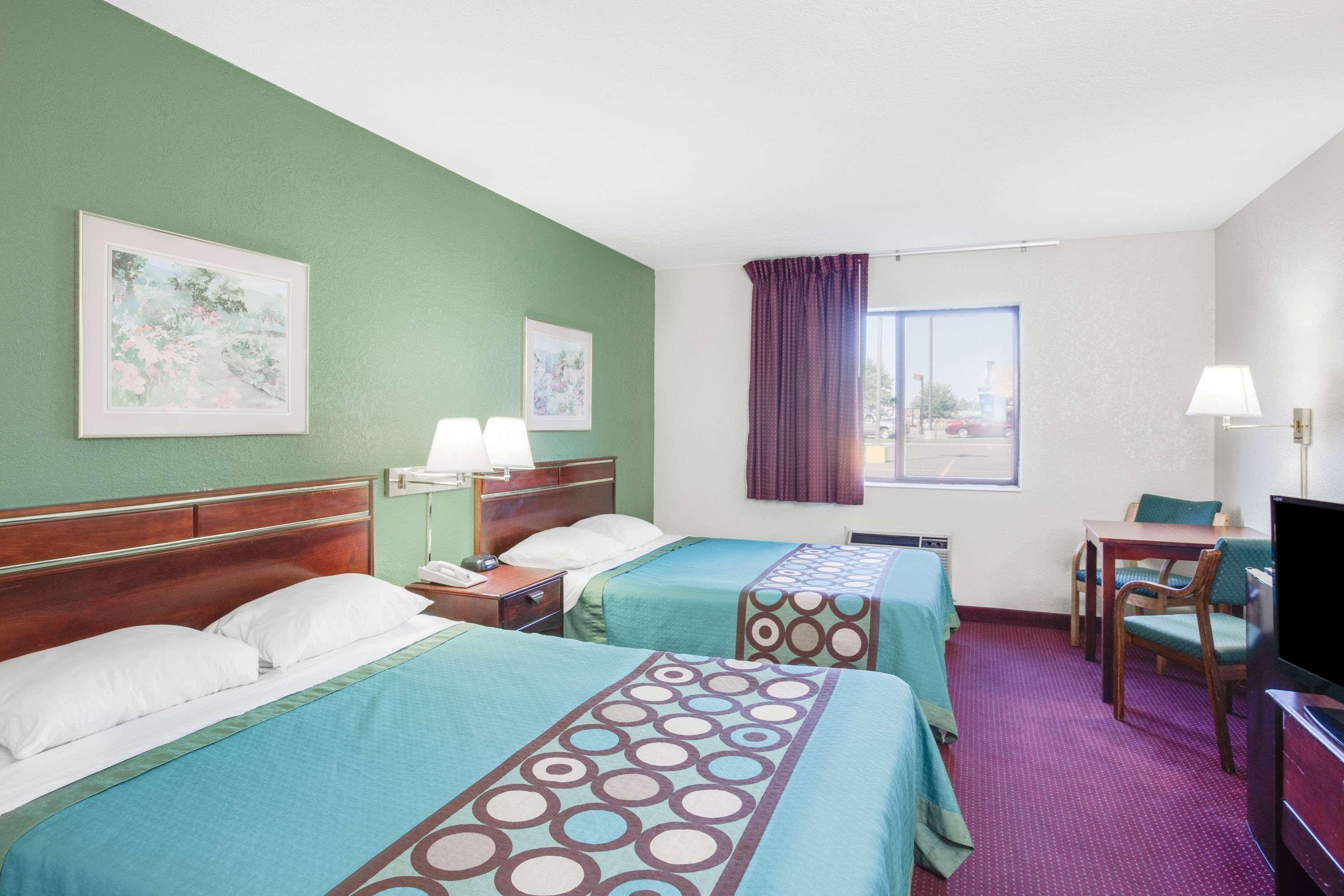 Super 8 By Wyndham Kennett Motel Екстериор снимка