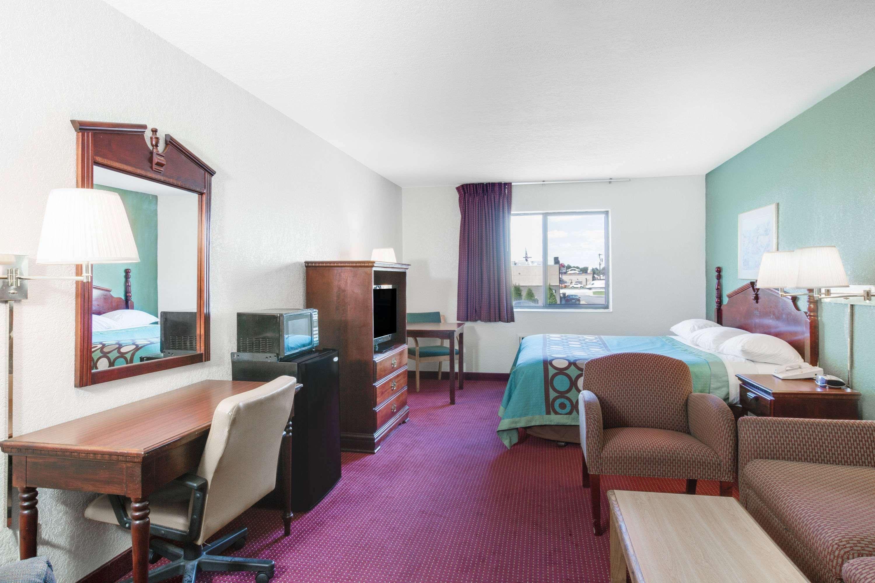 Super 8 By Wyndham Kennett Motel Екстериор снимка