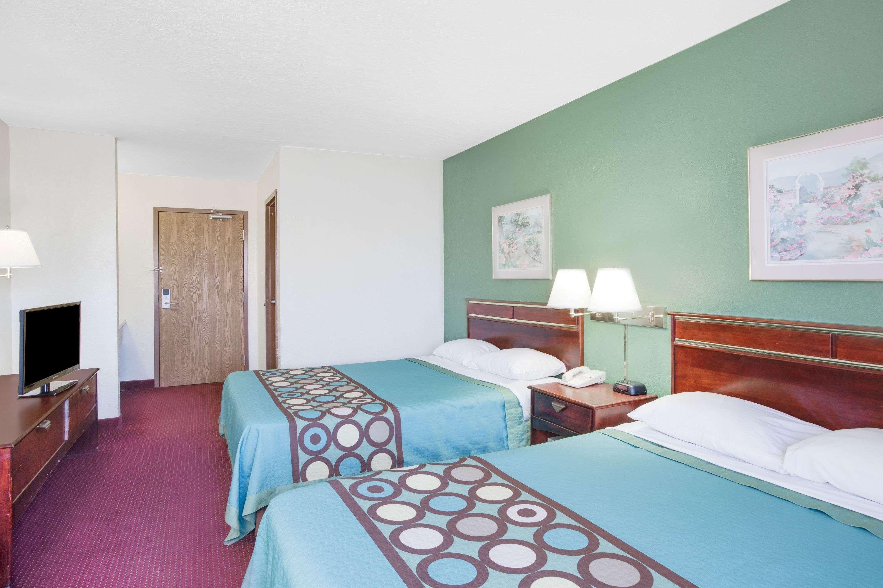 Super 8 By Wyndham Kennett Motel Екстериор снимка