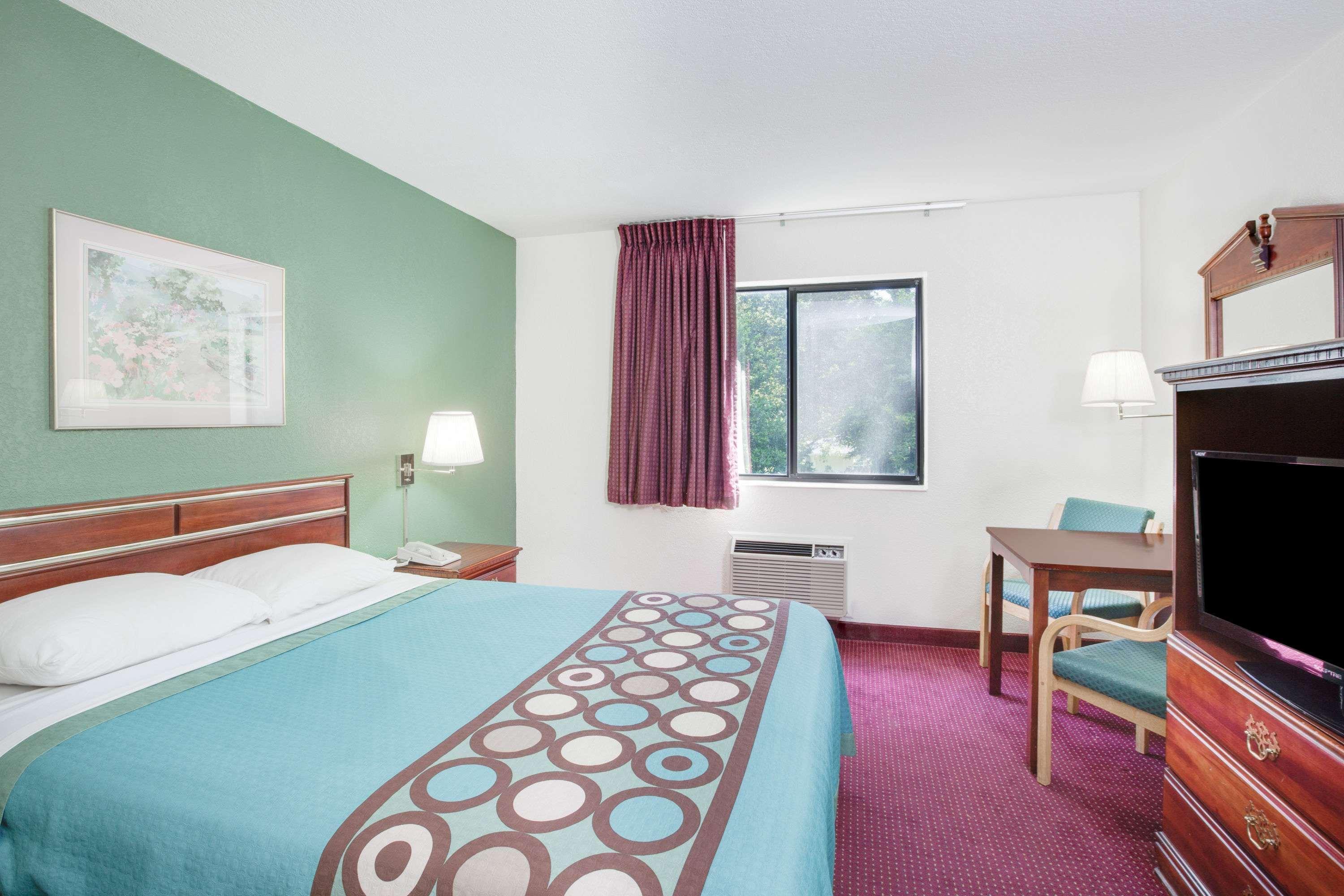 Super 8 By Wyndham Kennett Motel Екстериор снимка