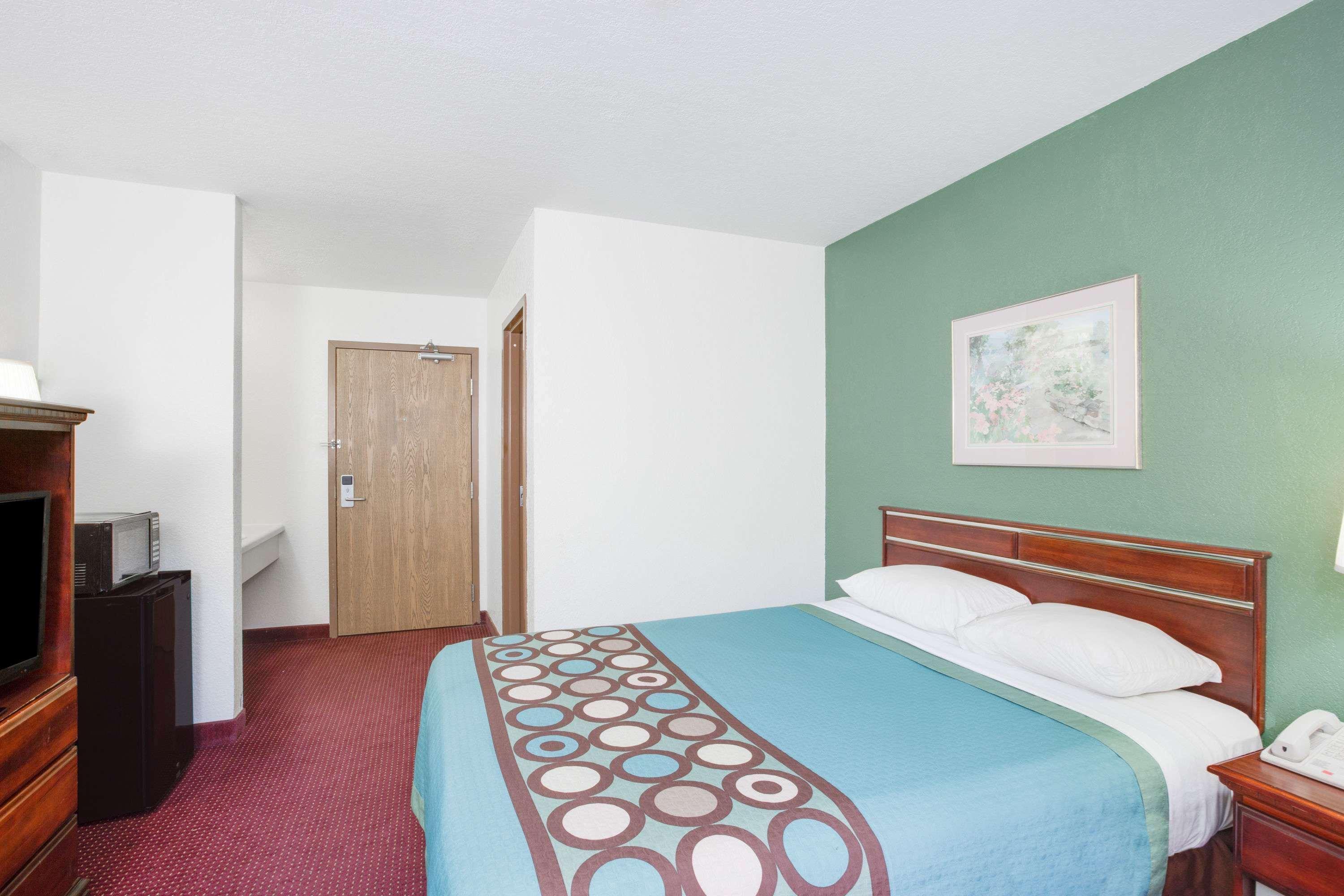 Super 8 By Wyndham Kennett Motel Екстериор снимка