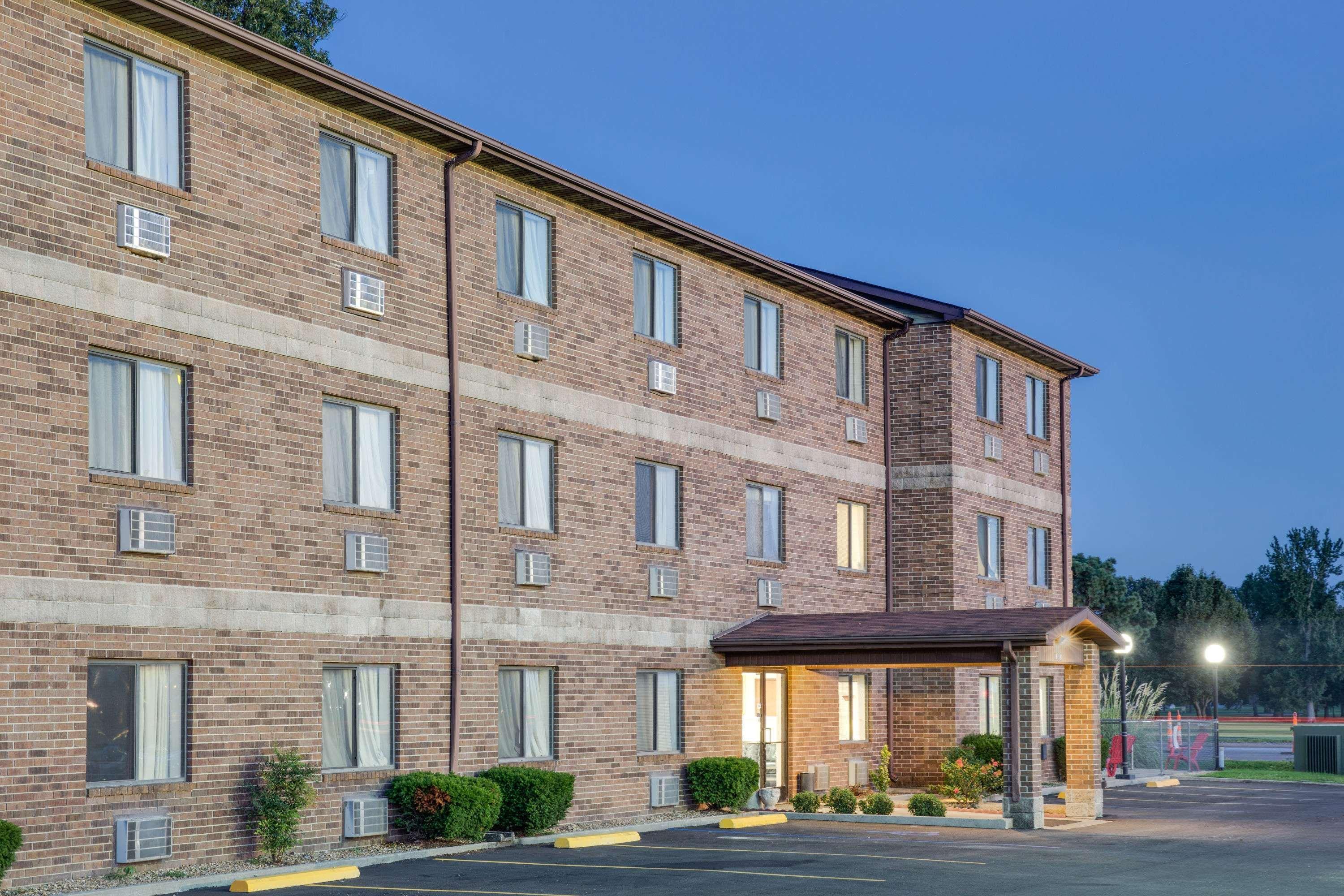Super 8 By Wyndham Kennett Motel Екстериор снимка